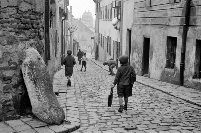 Roman Vishniac. 'Children at Play, Bratislava' c. 1935-1938