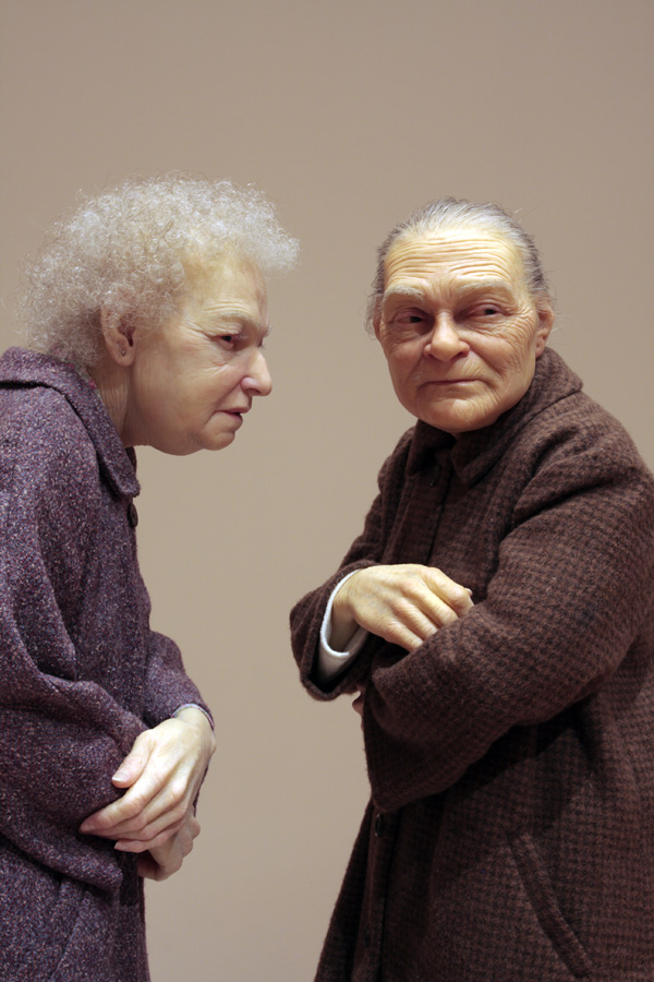 Ron Mueck (Australian, b. 1958) 'Two Women' 2005 (installation view detail) Ron Mueck (Australian, b. 1958) 'Two Women' 2005 (installation view detail)