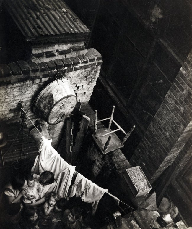 Edith Tudor Hart (Austrian-British, 1908-1973) 'Gee Street, Finsbury' 1936