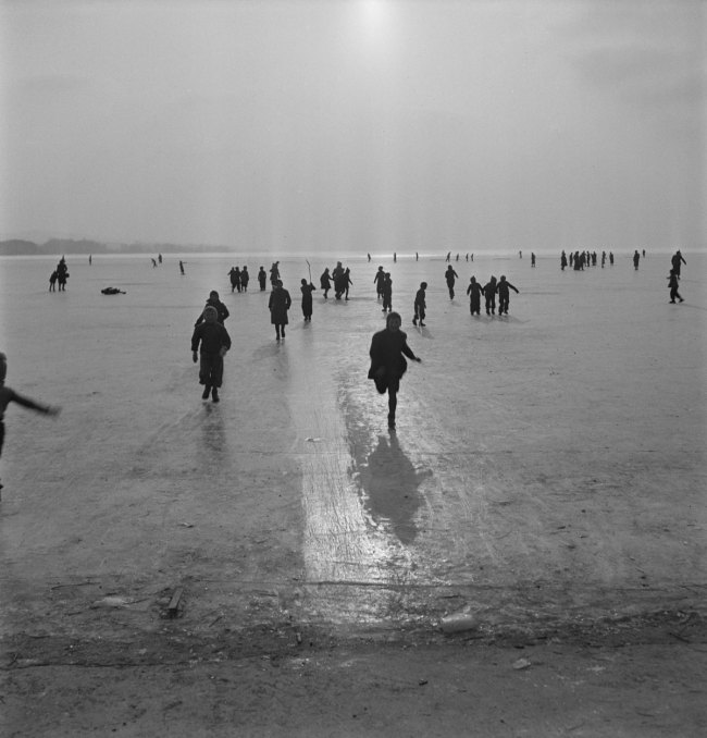 Anonymous photographer. 'Frozen Lake Biel' 1941