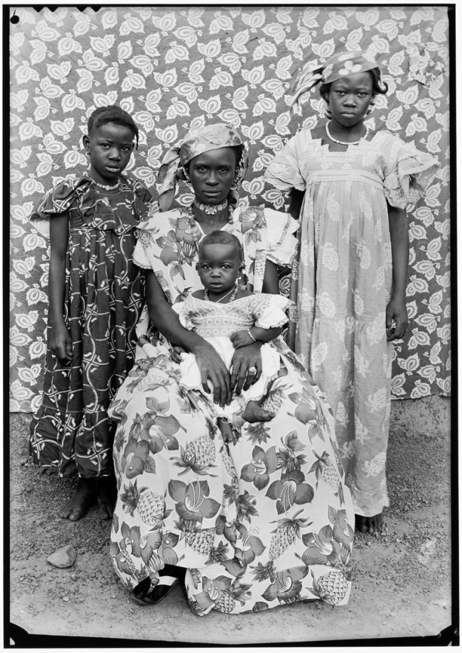 Seydou Keïta (Mali, 1921-2001) 'Untitled #420' 1950-1952