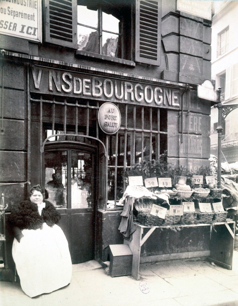 Eugène Atget. 'Cabaret "Au Port Salut," marchande de coquillages, rue des Fossés-Saint-Jacques, 5e arrondissement' 1903