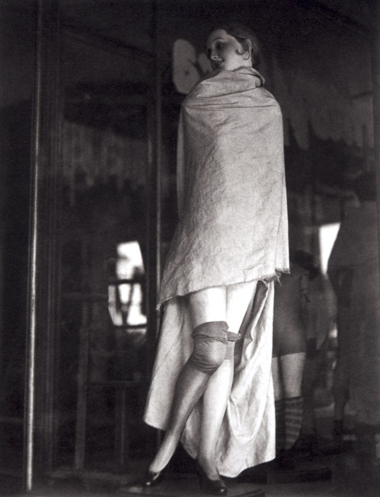 Manuel Álvarez Bravo (Mexican, 1902-2002) 'Maniquí tapado (Mannequin couvert)' 1931
