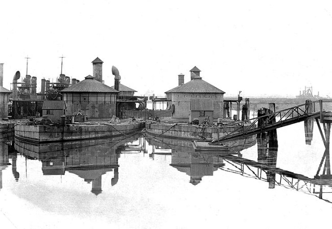 Anonymous photographer. ''Montauk' at left, and 'Lehigh' at right, laid up at the Philadelphia Navy Yard, Pennsylvania' c. late 1902 or early 1903