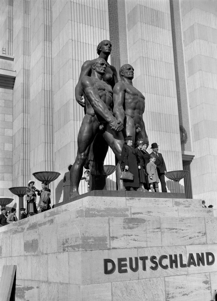 Unknown photographer. Josef Thorak "Comradeship" 1937