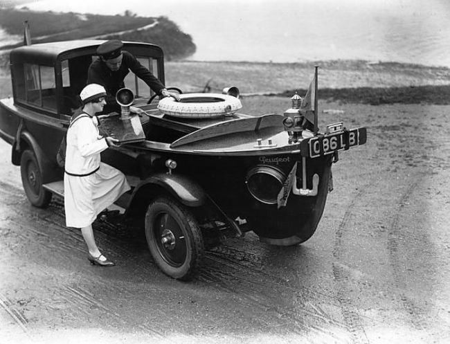 English amphibious car 1910s-1920s