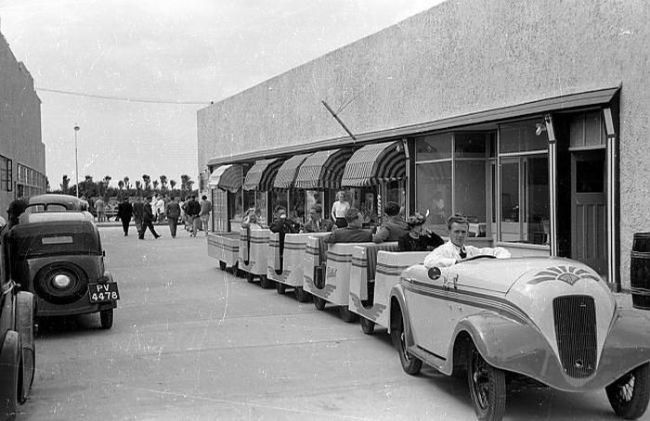 English, probably at a Butlins holiday camp or some such, 1940s-50s