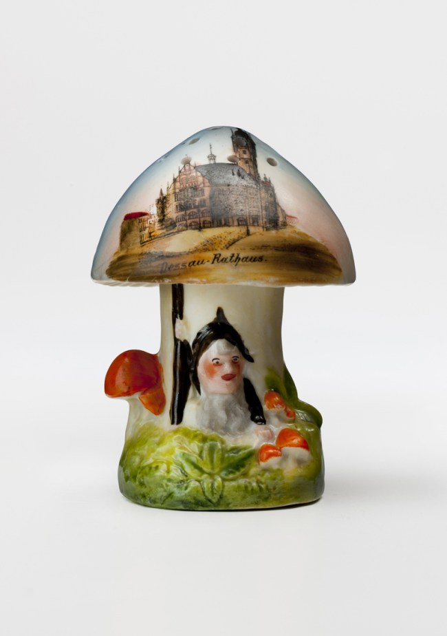 'Souvenir from Dessau in the form of acting as a salt shaker with view of the Dessau city hall' first quarter 20th Century