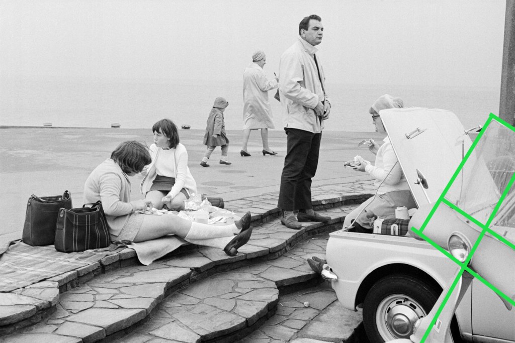 Tony Ray Jones 'Possibly Worthing' picture analysis - scooter structure