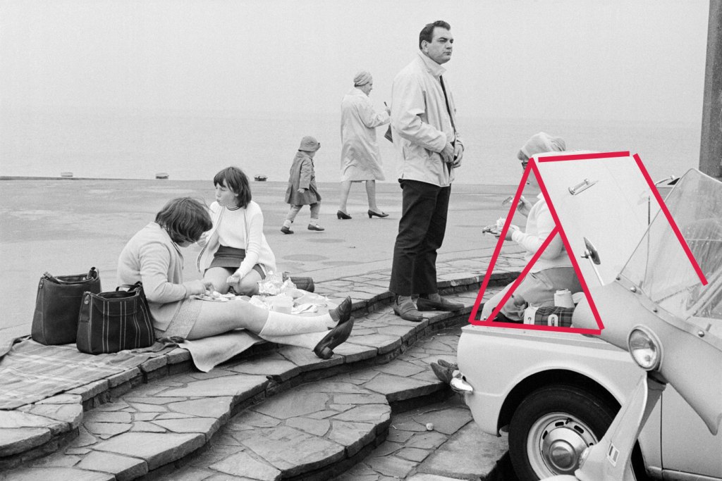 Tony Ray Jones 'Possibly Worthing' picture analysis - car bonnet triangle