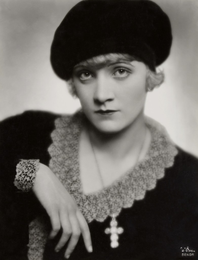 Atelier Benda/d'Ora. 'The actress Marlene Dietrich with beret' 1927