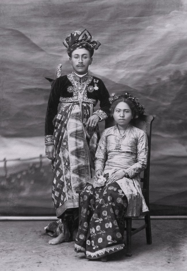 Unknown photographer. Working Bali 1930s. 'I Goesti Agoeng Bagoes Djelantik, Anakagoeng Agoeng Negara, Karang Asem' Bali 1931