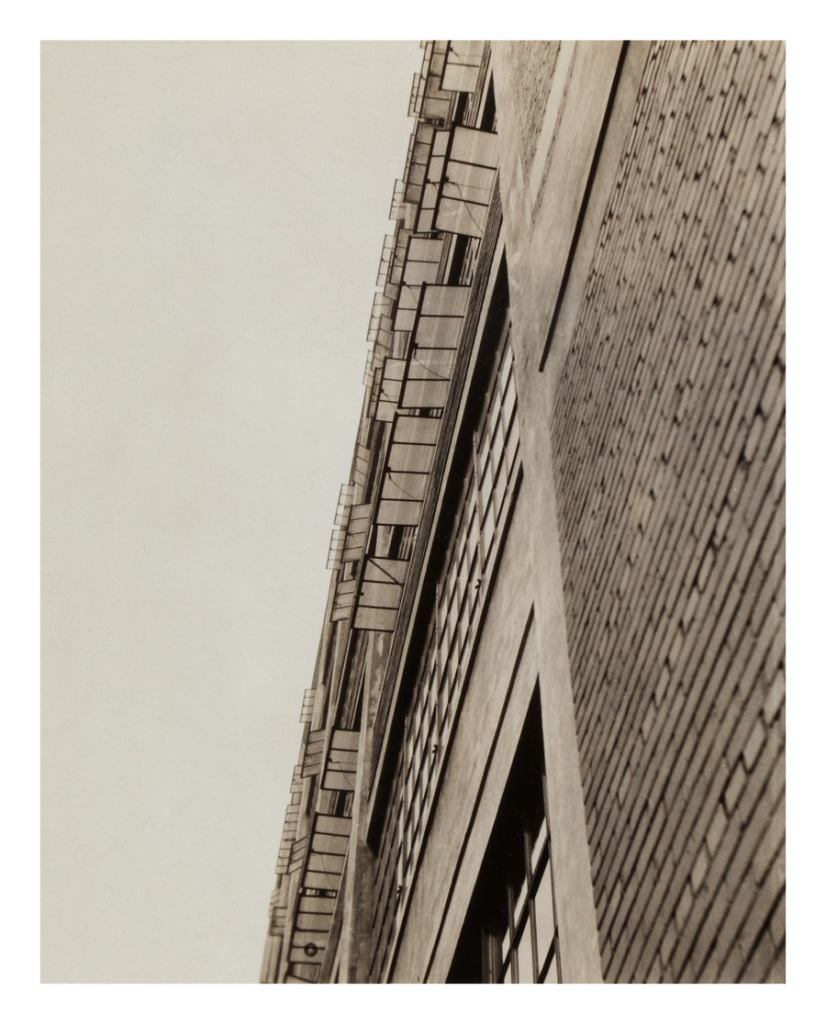 Knud Lonberg-Holm. 'Photograph of "Modern Architecture" at Fifth Avenue' c. 1923-1924