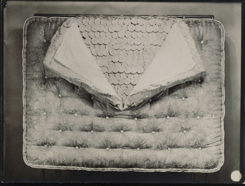 Éditions Paul Martial, Paris. 'Sliced ​​mattress' c. 1928-1929
