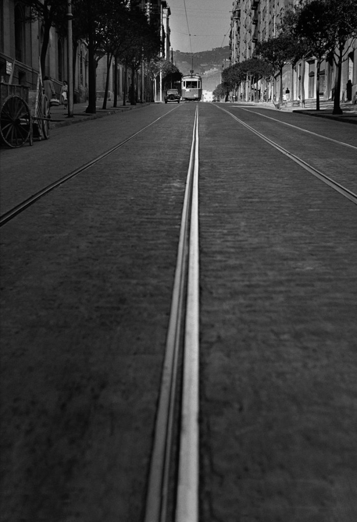 Francesc Català-Roca. 'Calle Muntaner' (Muntaner Street) 1950 (circa) / Posthumous print, 2003