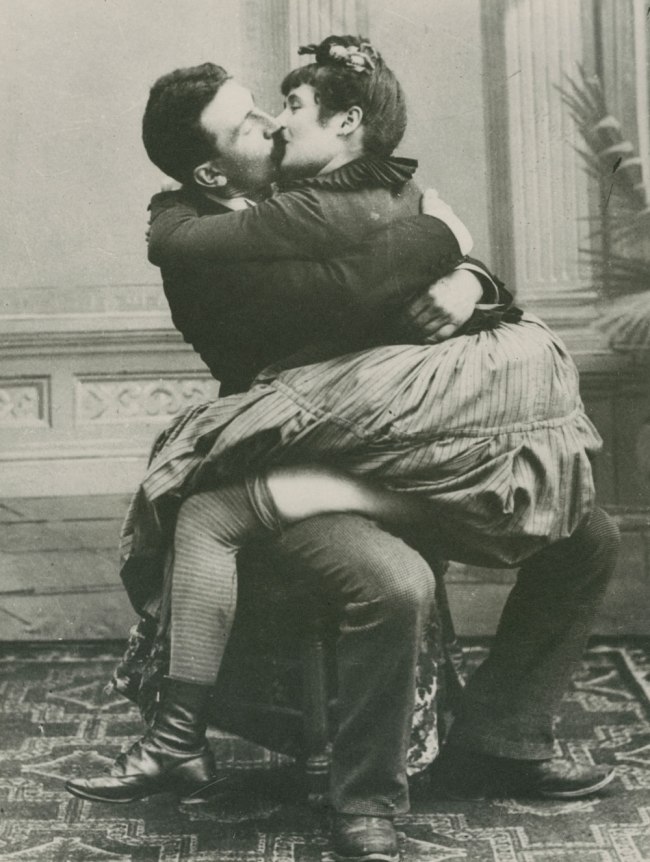 Unknown photographer. 'Man and woman kissing while seated on a chair' 1890-1893