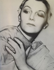 Lee Miller Nude bent forward – Art Blart _ art and cultural memory archive