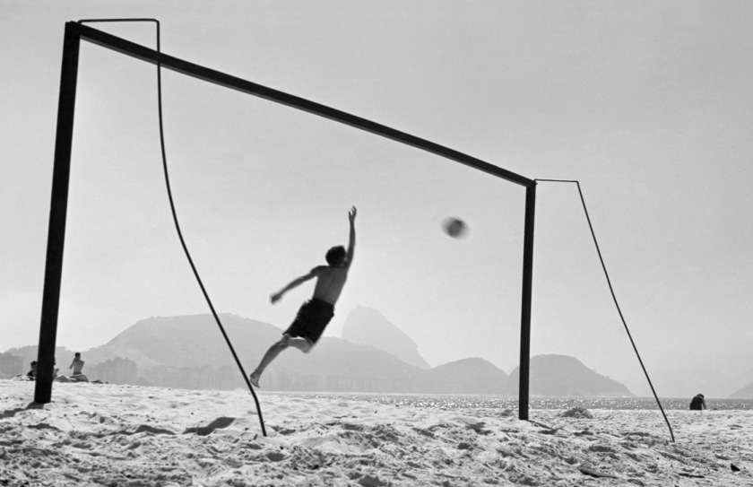 Thomaz Farkas. 'Copacabana Beach, Rio de Janeiro' 1947