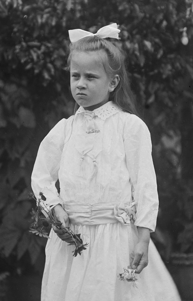 Alfred Elliott (Australian, 1870-1954) 'Dorothy Elliott' 1911 (detail)