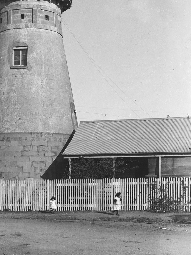 Alfred Elliott (Australian, 1870-1954) 'Windmill, Wickham Terrace' 1895 (detail)