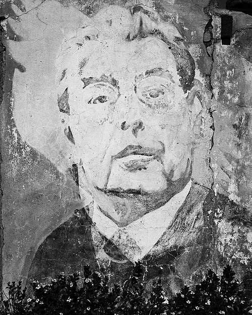 Jo Ractliffe (South African, b. 1961) Mural depicting Fidel Castro, Agostinho Neto and Leonid Brezhnev, circa 1975, Viriambundo 2009 (detail)