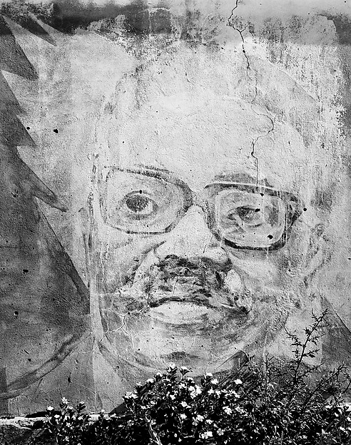 Jo Ractliffe (South African, b. 1961) Mural depicting Fidel Castro, Agostinho Neto and Leonid Brezhnev, circa 1975, Viriambundo 2009 (detail)