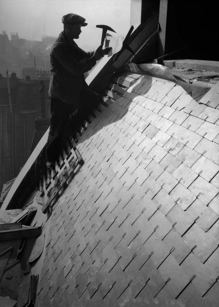 François Kollar (French born Slovakia, 1904-1979) 'Le bâtiment. Pose des ardoises. Paris. Entreprise Ch. Lavillauguet' (Building. Laying slate. Paris. Company Ch. Lavillaugouet) 1931
