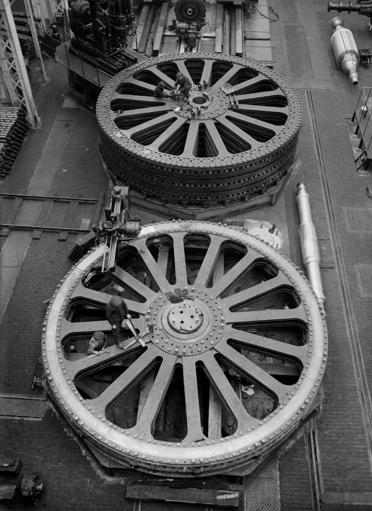 François Kollar (French born Slovakia, 1904-1979) 'Alsthom: assemblage des volants alternateurs de Kembs. Société Alsthom. Belfort (Territoire de Belfort)' (Alsthom: assembly of alternator flywheels at Kembs. Société Alsthom. Belfort) 1931-1934