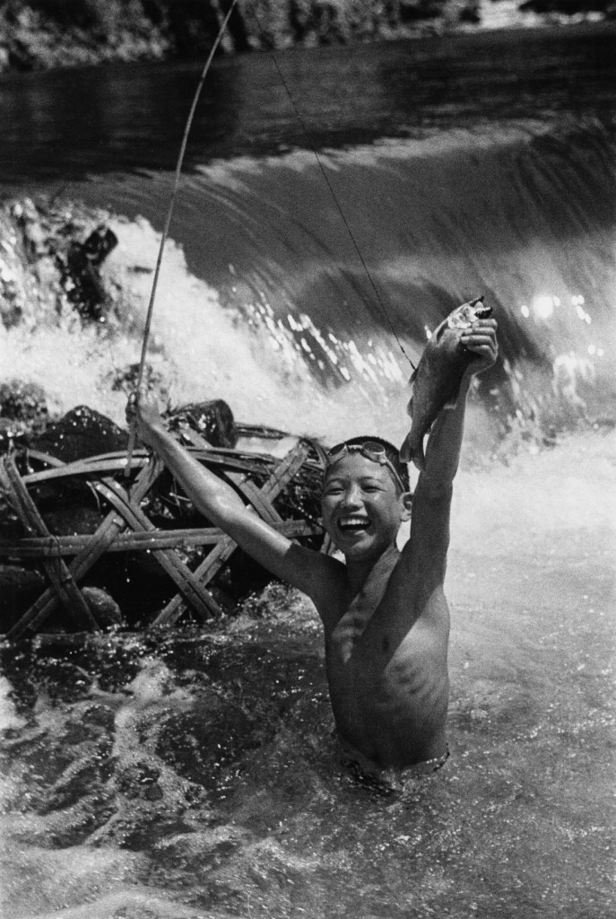 Ken Domon (Japanese, 1909-1990) 'Pesca all'ayu' 1936