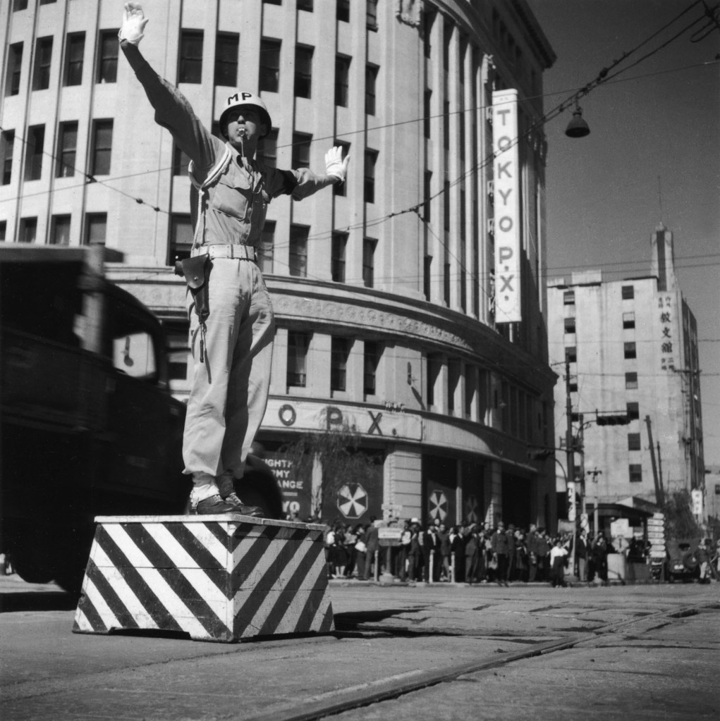 Ken Domon (Japanese, 1909-1990) 'Vigile urbano a Ginza 4-chōme' [Traffic policeman in Ginza 4-chōme] 1946