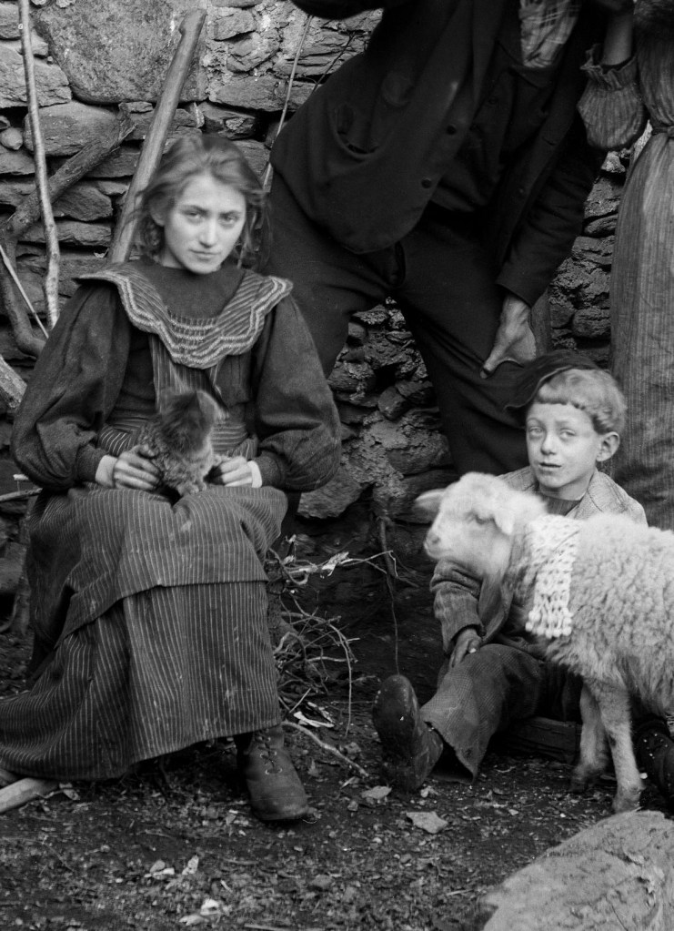 Roberto Donetta (Swiss, 1865-1932) 'Roberto and Linda Donetta with Their Children Brigida and Saulle' 1905-1910 (detail)