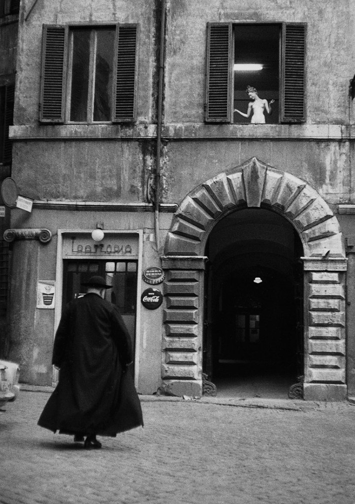 Sabine Weiss (Swiss-French, 1924-2021) 'Prêtre devant une trattoria, Rome' Italie, 1957