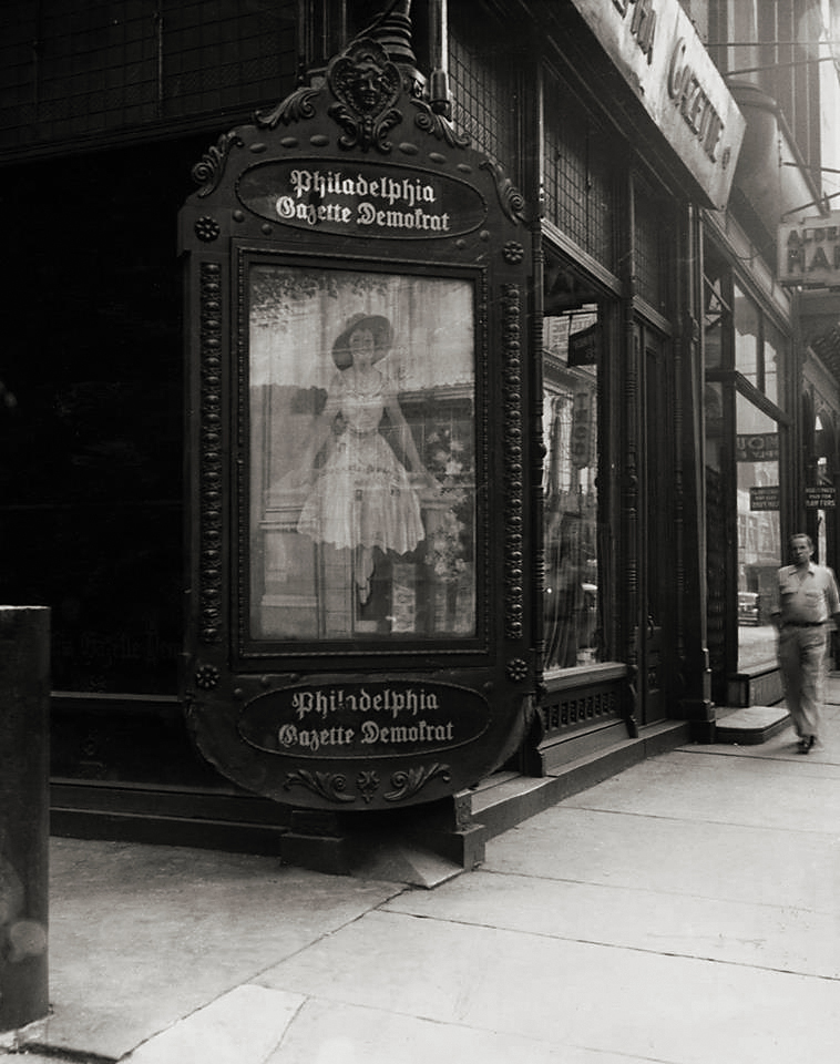 Louis Faurer (American, 1916-2001) 'Untitled, Philadelphia' Date unknown Louis Faurer (American, 1916-2001) 'Untitled, Philadelphia' Date unknown