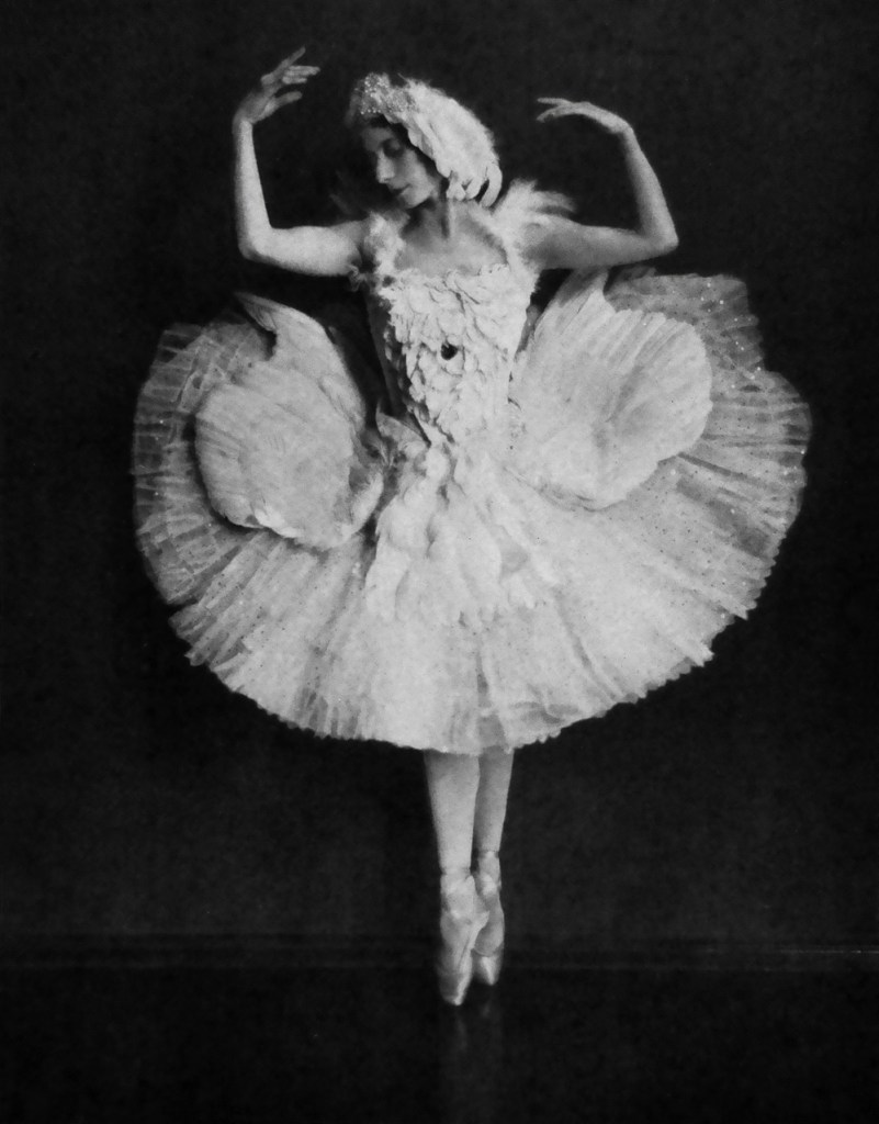 Hänse Herrmann (German, 1864-1932) 'Anna Pavlova' c. 1928 from Der Kunstlerische Tanz Unserer Zeit [The Artistic Dance of Our Time] p. 41 Published 1928
