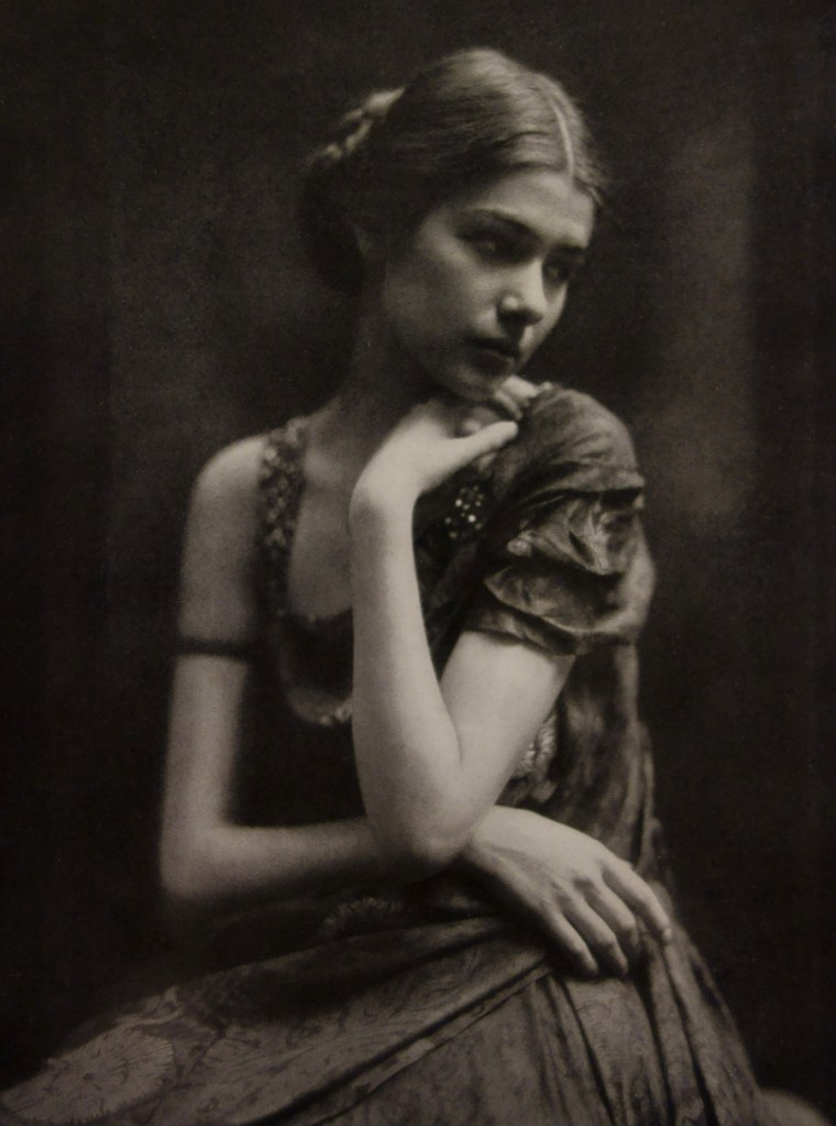 Minya Diez-Dührkoop (German, 1873-1929) 'Clotilde von Derp-Sacharoff' c. 1928 from Der Kunstlerische Tanz Unserer Zeit [The Artistic Dance of Our Time] p. 19 Published 1928