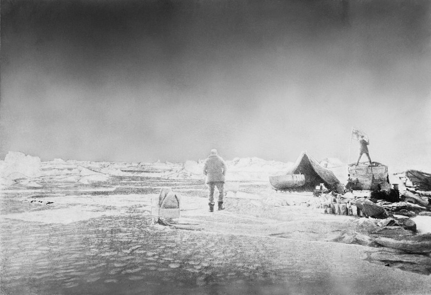 Nils Strindberg. 'Setting up-camp, raising the Swedish flag' 1897/1930