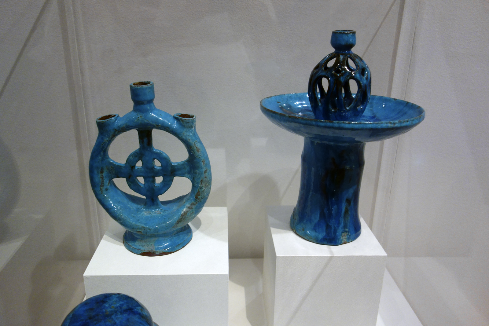 Installation view of the exhibition 'Daughters of the Sun' showing the ceramics of Klytie Pate Installation view of the exhibition 'Daughters of the Sun' showing the ceramics of Klytie Pate