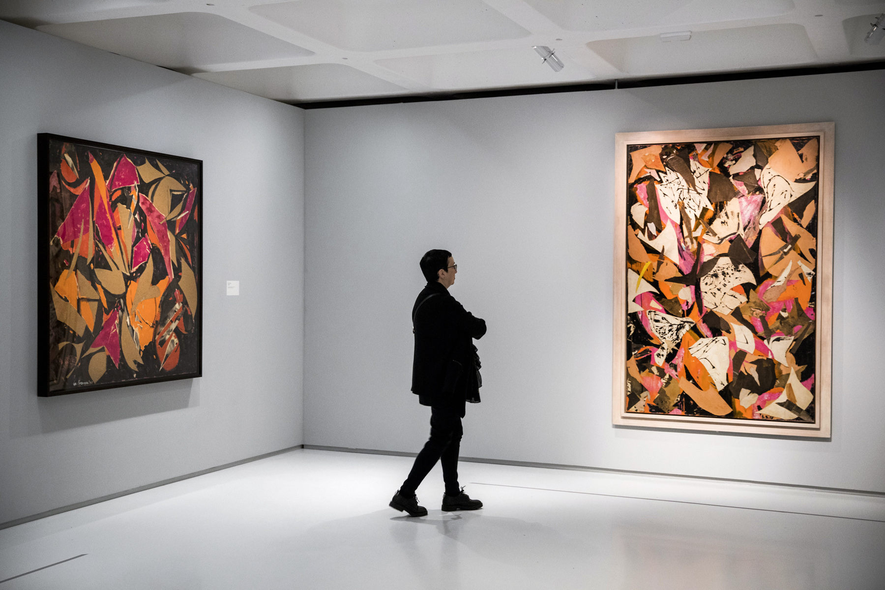 Installation view of the exhibition 'Lee Krasner: Living Colour' with the works 'Bird Talk' 1955 and 'Bald Eagle' 1955 Installation view of the exhibition 'Lee Krasner: Living Colour' with the works 'Bird Talk' 1955 and 'Bald Eagle' 1955
