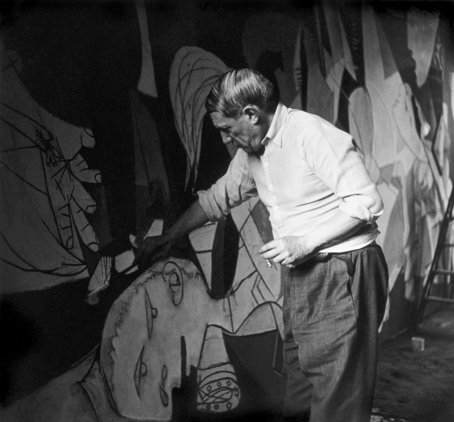 Dora Maar. 'Picasso working on "Guernica"' 1937 Dora Maar. 'Picasso working on "Guernica"' 1937