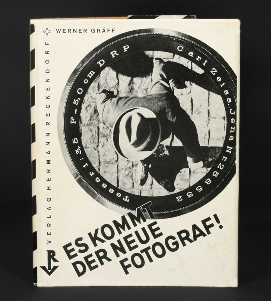 Werner Gräff. 'Es kommt der neue Fotograf!' (Here comes the new photographer!) 1929