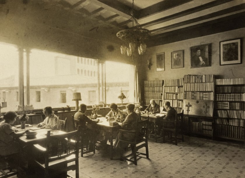 Arxiu Mas (Mas Archive) 'Work Room and Library at the Mas Archive' 1927