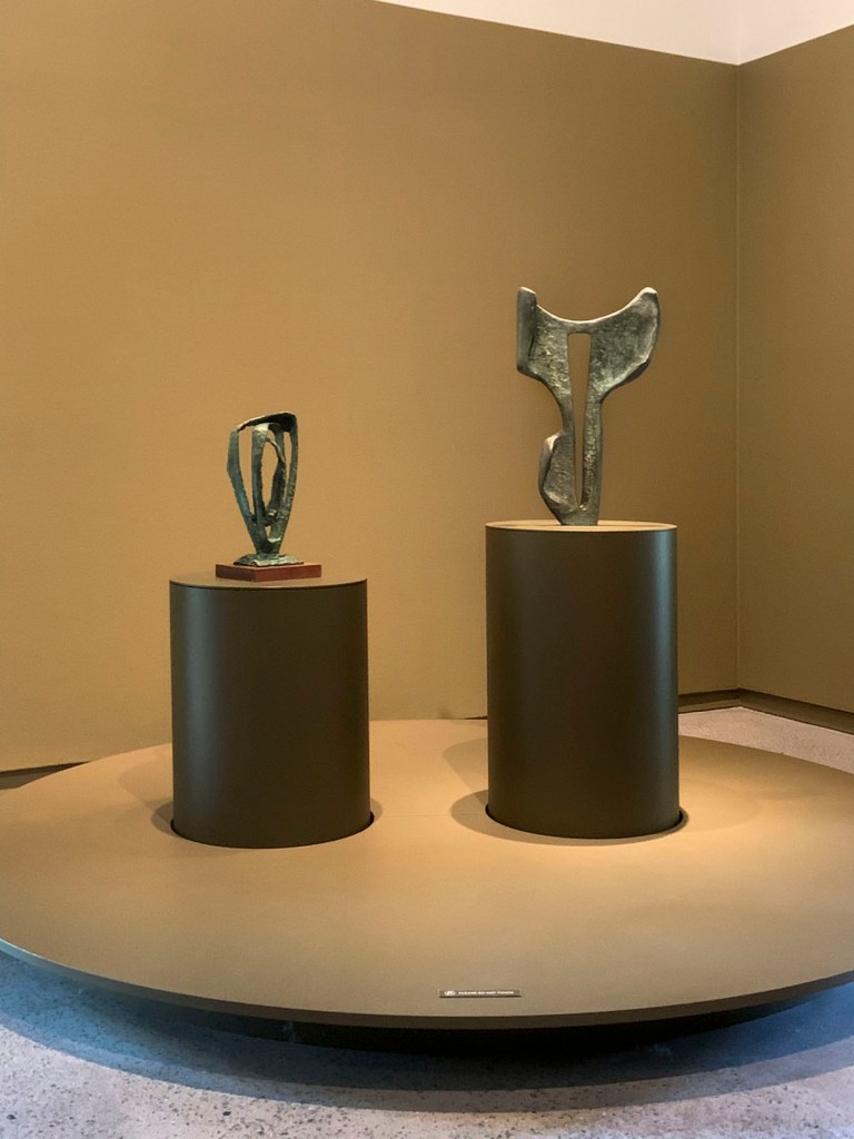 Installation views\ of the exhibition 'Barbara Hepworth: In Equilibrium' at the Heide Museum of Modern Art, Melbourne showing at left 'Maquette (Variation on a Theme)' 1958; and at right 'Figure (Oread)' 1958