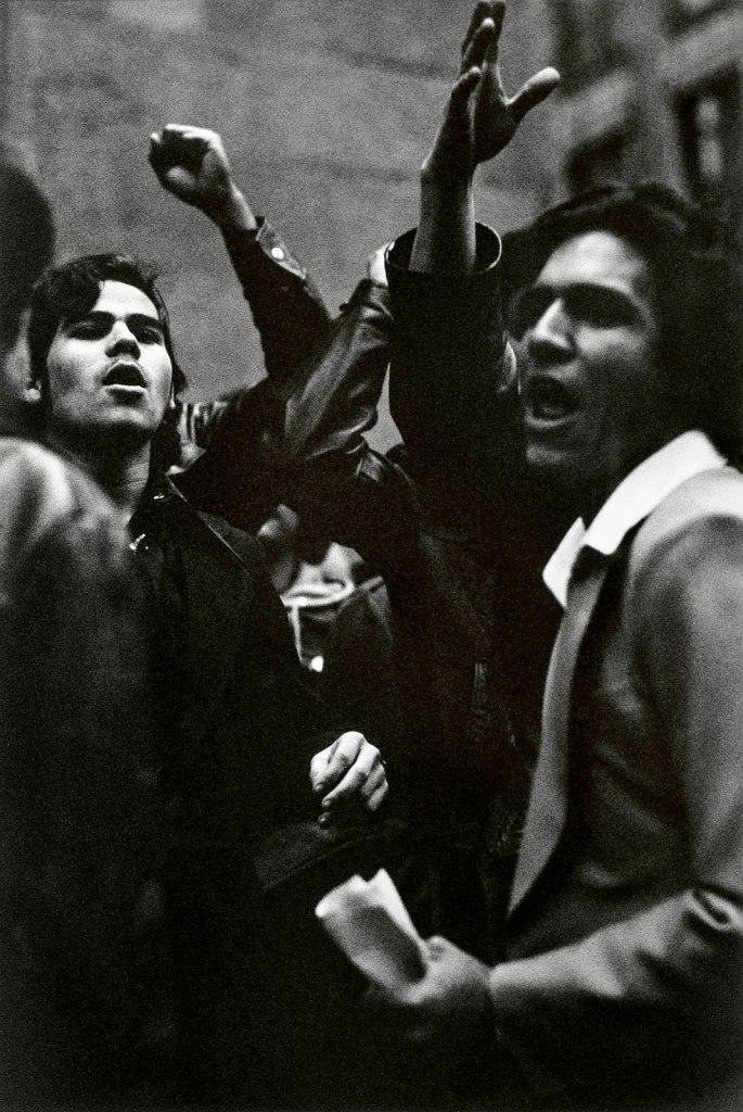 Louis Stettner (American, 1922-2016) 'Demonstrators on March in Support of United Farm Workers, New York' [Manifestantes en una marcha de apoyo a la Unión de Campesinos, Nueva York] 1975-1976