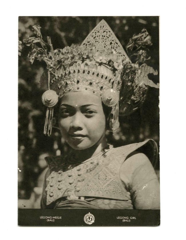 Unknown photographer. 'Lègong-Meisje (Bali) / Lègong Girl (Bali)' December 1938