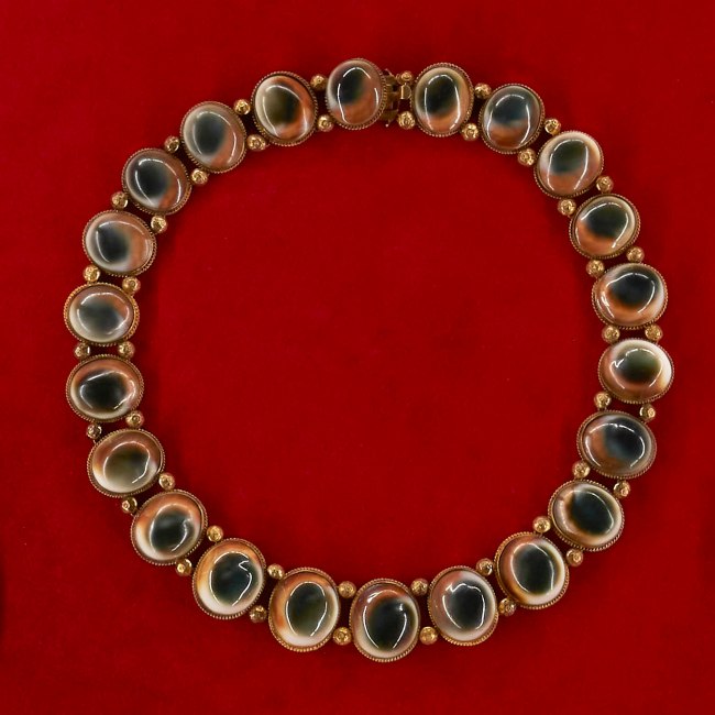 F Allerding & Son (maker, Sydney, New South Wales, Australia) 'Necklace from a parure which includes locket and earrings (pair)' 1879-1884 (installation view)