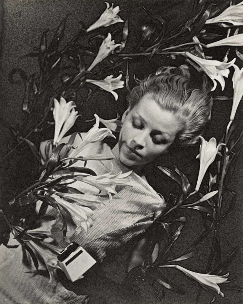 Ilse Bing (German, 1899-1998, United States 1941-1998) 'Salut de Schiaparelli' 1934 Ilse Bing (German, 1899-1998, United States 1941-1998) 'Salut de Schiaparelli' 1934