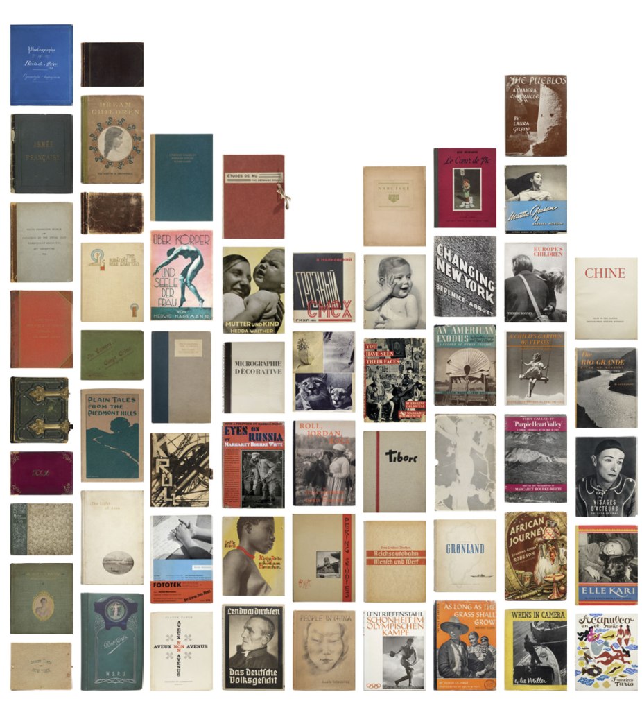 'What They Saw: Historical Photobooks by Women, 1843-1999' (Nueva York, 10×10 Photobooks, 2021) cover images (detail)