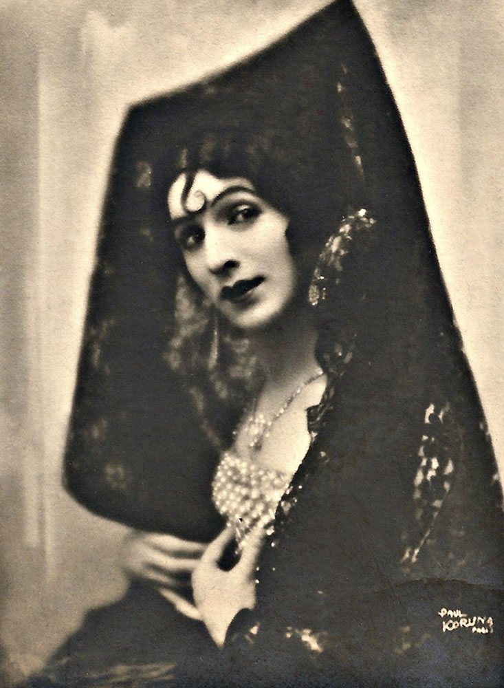 Anonymous maker / Paul Koruna, Paris (no dates) (photographer). 'Promotional poster for 'Rosalío'' Nd. 'Promotional poster for 'Rosalío'' Nd (detail)