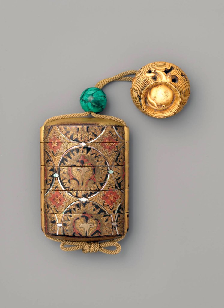 Edo period (1615-1868) 'Inrō with Stylised Flower Patterns in Interconnected Roundels' 18th century