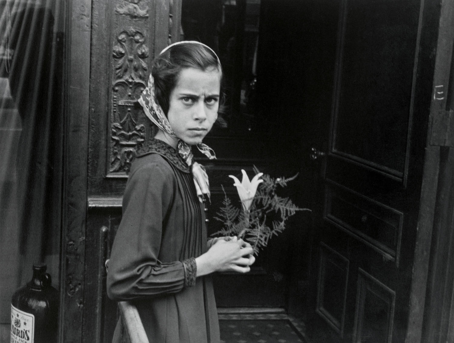Helen Levitt (American, 1913-2009) 'New York' c. 1939 Helen Levitt (American, 1913-2009) 'New York' c. 1939